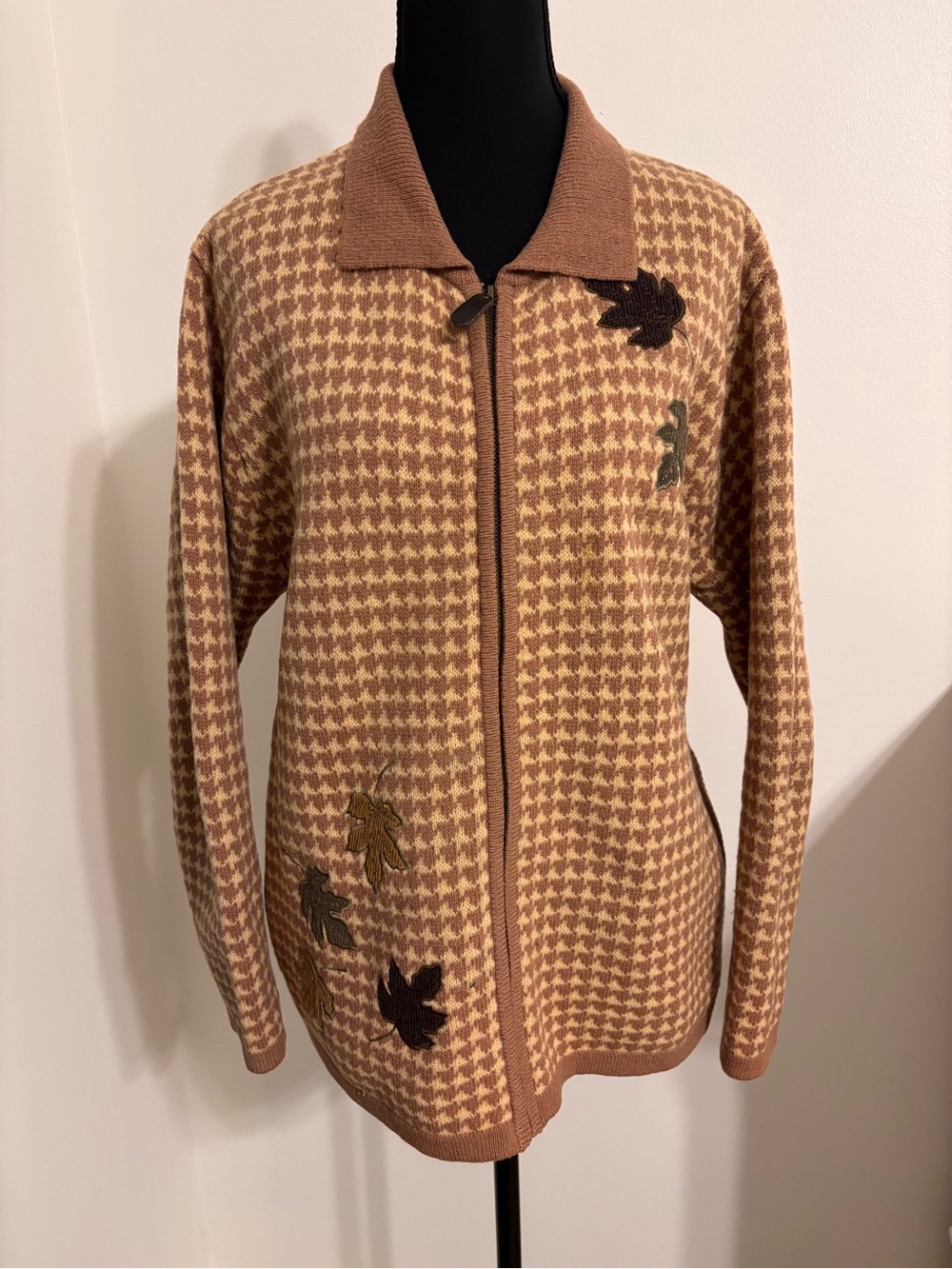 Vintage Tulchan women’s L Zip up sweater 100% Wool tan brown and leaves Fall